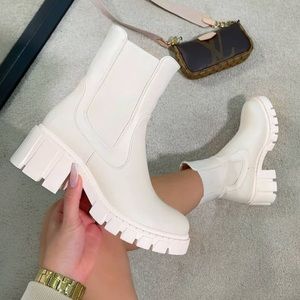 Simmi Hollis Chelsea boot